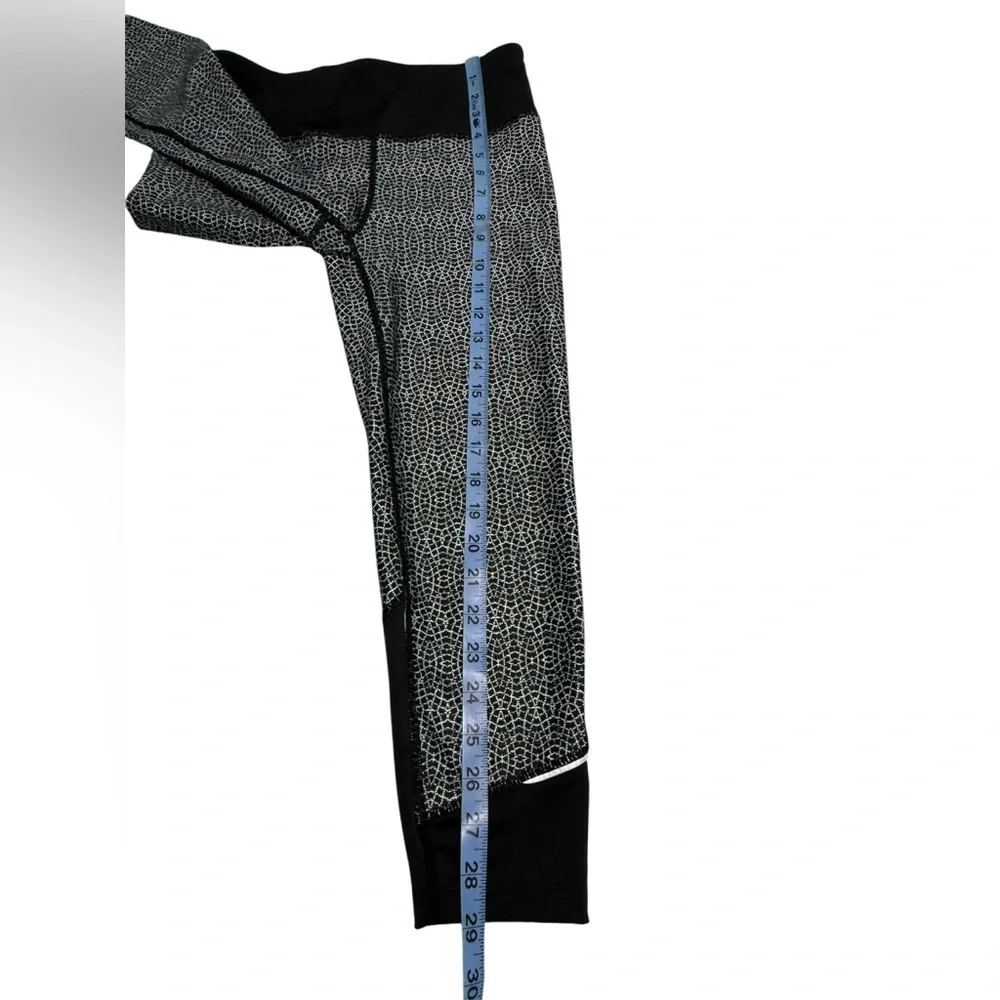 PRANA CROP LEGGING PANT Black White Geometric Pattern Back Zip Pocket S